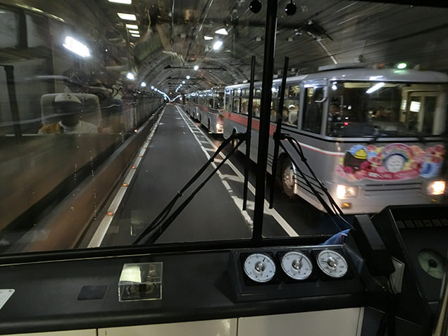 関電トロバス　車窓