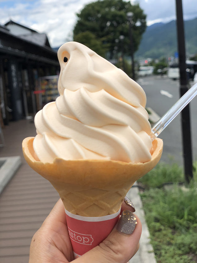 川場田園プラザのりんごソフトクリーム