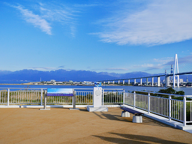 海王丸パークの展望台から望む景色