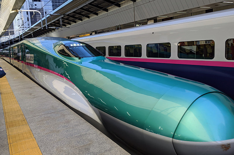 東京駅で撮影した新幹線E5系