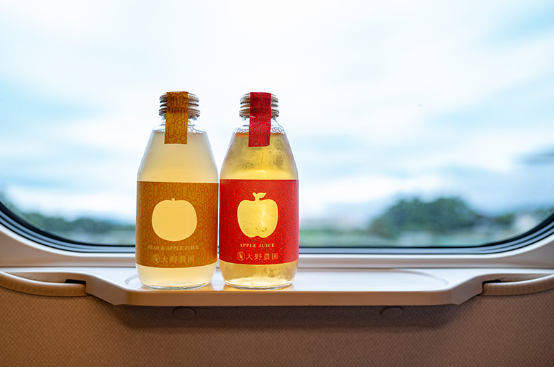 大野農園ジュース なし×りんごブレンド（左） りんご（右） 