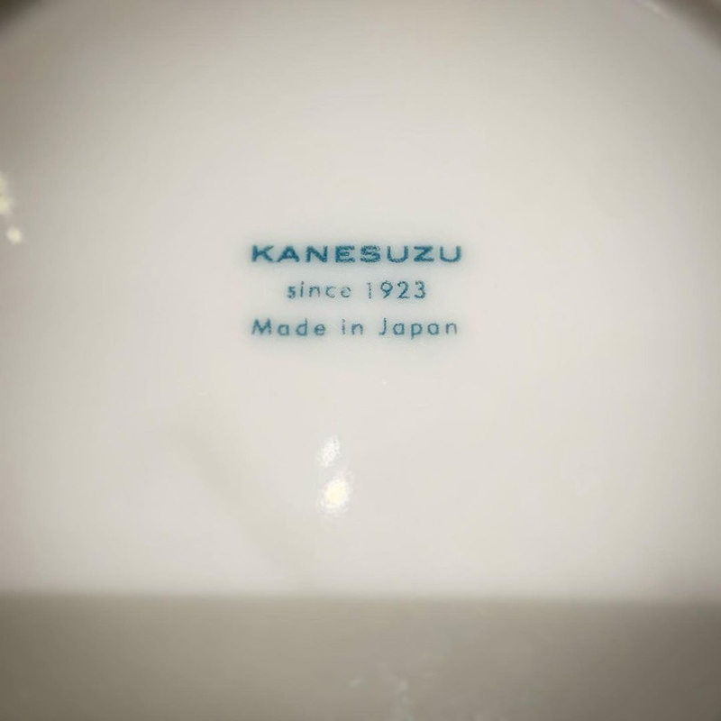 受け皿は「KANESUZU」