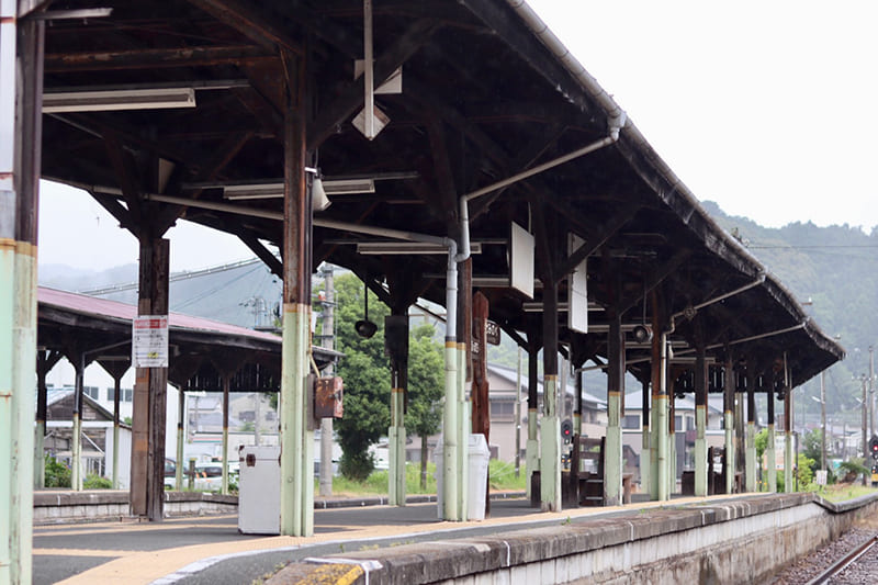 天竜二俣駅　ホームの屋根　木造