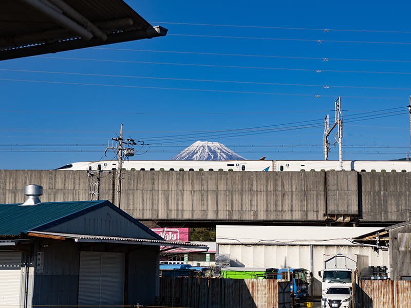 東海道新幹線越しの富士山