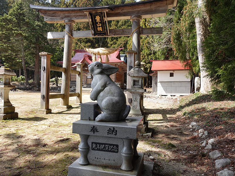 葉山神社　狛兎