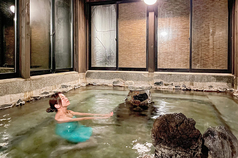 秘湯「栃尾又温泉 自在館」へひとり旅。プチ湯治で体と心を癒やす