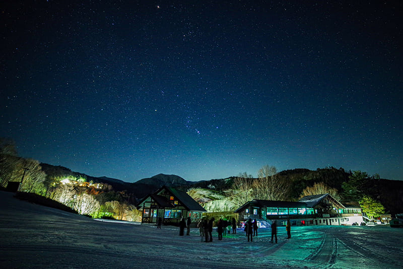 併設するスキー場での星空鑑賞会の様子（写真提供：万座プリンスホテル）
